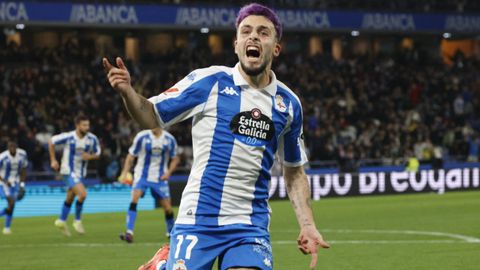 David Mella festeja uno de sus goles al Castelln