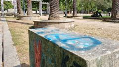 Pintadas en el jard�n del Pos�o, en Ourense.