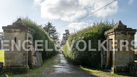 Entrada a la casa en San Cucao (Llanera) que vende la familia Franco