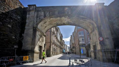Vista nueva de la Porta da Estación de la Muralla
