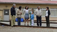 La delegada de la Xunta ante uno de los centros de ense�anza de Cee