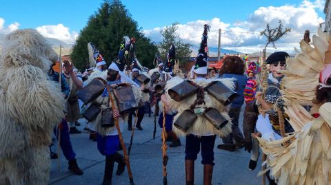 Viana acoge la mayor mascarada de la Pennsula Ibrica.Momentos antes de empezar el desfile.