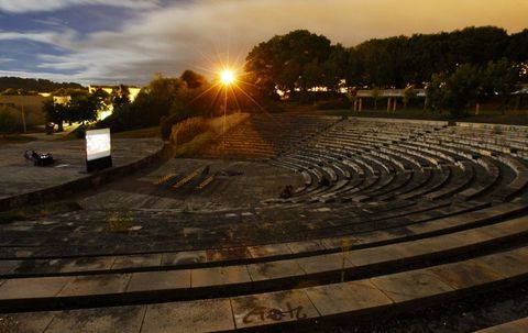 Una de las pocas actividades desarrolladas en el anfiteatro fue una proyecci�n de cine en agosto pasado. 