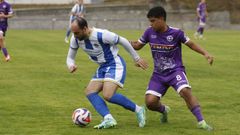 Jony Magisano (Sp. Celanova) protege el baln ante Esteban (Cented Ac.)