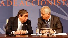 Lendoiro conversando con el por entonces abogado del club, Rafael Chaver.