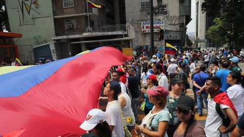 Cientos de manifestantes se han ido sumando a las manifestaciones convocadas en Caracas y en otros puntos del pa�s