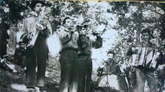 Unha das formaci�ns da orquestra Os Padernes do Courel, que figura na novela de Xulio L�pez Valc�rcel