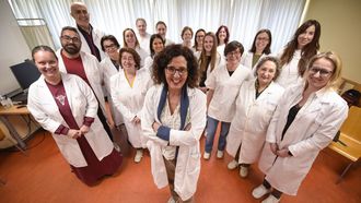 Beatriz Ar�nzazu Soto, xefa de servizo de traballo social da �rea sanitaria, co seu equipo no Hospital Montecelo, en Pontevedra