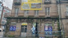 El cadáver fue localizado en el interior del inmueble que hace esquina entre Basilio Álvarez y la avenida de As Caldas