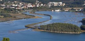 Las marismas de la desembocadura del r�o Anll�ns inundadas por la pleamar de este pasado lunes 28 de septiembre. 