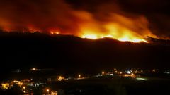 Aspecto que presentaba el incendio que se origin� en Boiro.