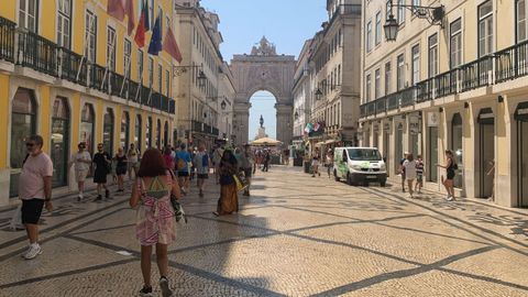 La reconstruida capital lisboeta, con la plaza del Com�rcio al fondo
