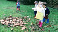 El colegio Os Casais de Fene cuenta con un bosque en el que los ni�os aprenden y juegan en contacto con la naturaleza