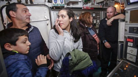 VISITAS AL SUBMARINO TRAMONTANA, ATRACADO EN LA ESCUELA NAVAL DE MAR�N