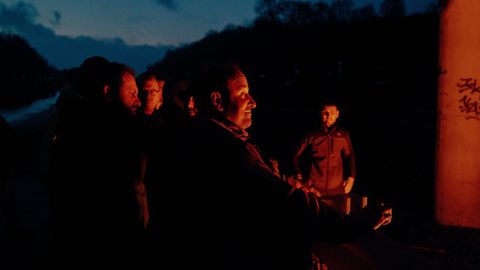 Los ganaderos se enfrentan a las bajas temperaturas de la provincia ourensana para pasar la noche