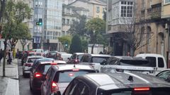 Atascos este lunes en el centro de Ourense.