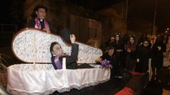 El barrio ferrolano de Catabois organiza cada a�o un �Kil�metro del terror�.