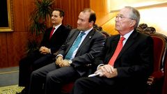 Orza -a la derecha- en el 2009, cuando tom� posesi�n como miembro del Consello de Contas