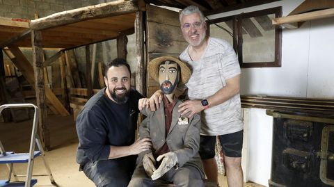 Una de las carrozas lleva siempre el mu�eco realizado por el recordado Torreiro hace m�s de cuatro d�cadas
