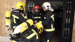 Imagen de archivo de un simulacro realizado por bomberos del parque de Barreiros