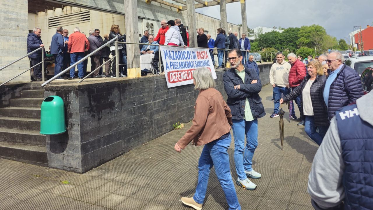Protestas en Mazaricos por el cierro del centro de salud los sábados
