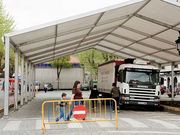 La instalaci�n de la carpa oblig� a cerrar ayer el tr�fico.