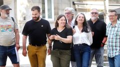 Gloria Alonso y Teresa Marchante, en el centro, con otros miembros de las formaciones pol�tica Esquerda Unida, Sumar Galicia y Partido Verde-Equo