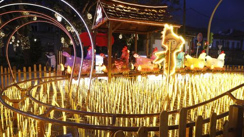 Un puesto de tren de granja del parque de atracciones