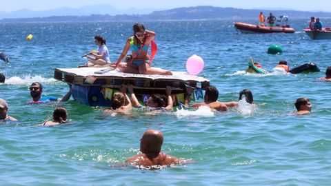 Festa da Dorna: Rejata de Embarcasi�ns feitas a machada e pan de millo na playa de Coroso