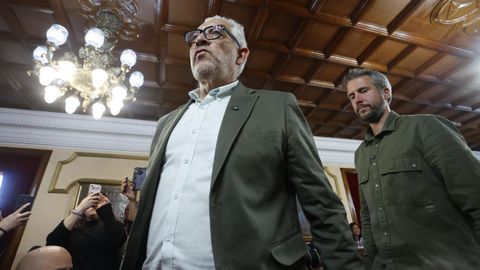 Los integrantes del PSOE y del BNG abandonaron el pleno tras la votaci�n