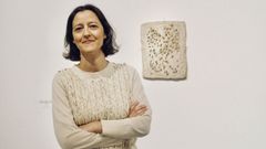 Iria Candela, con una de las obras de Lucio Fontana