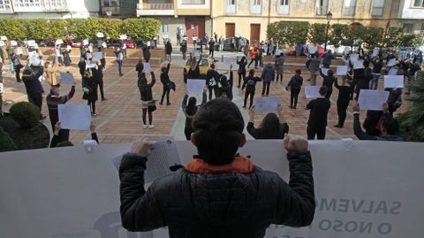 Los participantes en la protesta mantuvieron se pusieron a distancia unos de otros