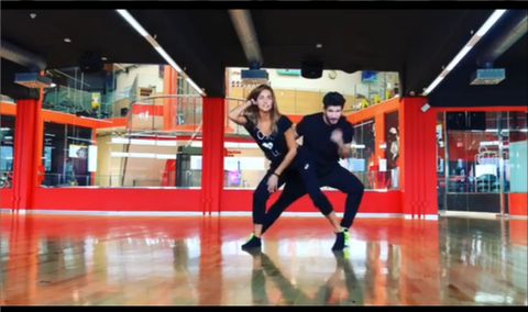 Lara �lvarez en pleno baile con Daniel Miralles
