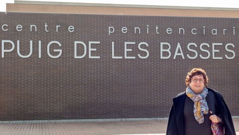 Dolors Bassa,a la salida de la c�rcel de Gerona