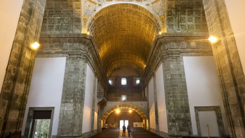 Impresionante interior del monasterio de Monfero.
