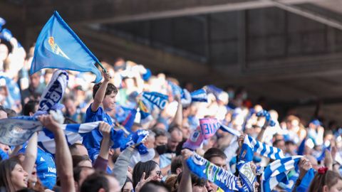 Aficionados del Real Oviedo en el Carlos Tartiere