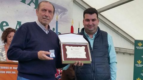 Enrique Castro �Quini� recibi� un homenaje en la Feria del Salm�n.Enrique Castro �Quini� recibi� un homenaje en la Feria del Salm�n
