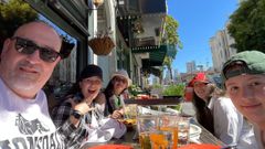 Jos� Antonio, Martina, Natalia, Lorena y N�stor viven en Melbourne