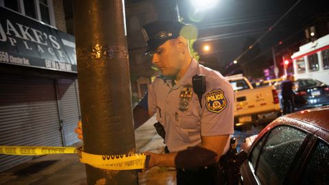 Un oficial de polic�a en Filadelfia, Pensilvania