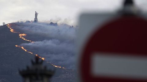 Incendio del monte Naranco a primeras horas de esta ma�ana