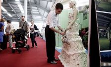 La primera edici�n del Sal�n de Bodas fue la novedad de la �ltima <span lang= gl >Feira do Moble</span>.
