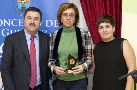 Xos Mara Teixido, la delegada de la Xunta, Raquel Arias, y Ana Broz, en la Gala do Deporte celebrada el viernes por la noche. 