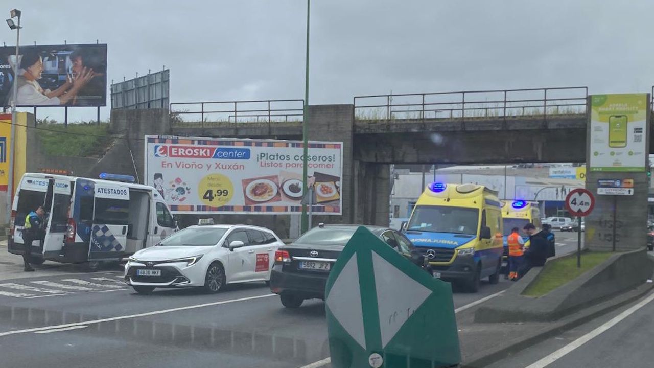 Un octogenario resulta herido grave tras cruzar por un lugar no permitido en el polígono de A Grela, en A Coruña