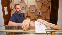 Xabier Nercellas est� al frente de la panader�a Forno Nercerllas de Lal�n, que ha obtenido el sello IXP Pan Galego.