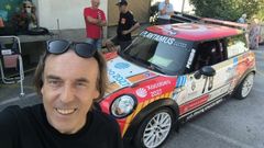Luis Penido, con su MIni en la Subida a Saint Ursanne