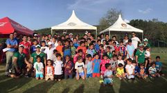 Foto de familia de los participantes en el evento.