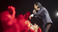 Nick Cave, en su actuaci�n de la noche del s�bado, en el Parc del F�rum barcelon�s.