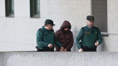 Carlos Vázquez, en enero del 2024, llegando detenido a los juzgados de Lugo
