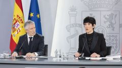 El ministro del Interior, Fernando Grande-Marlaska, y la ministra de Inclusi�n Seguridad Social y Migraciones y Portavoz del Gobierno, Elma Saiz, durante la rueda de prensa posterior al Consejo de Ministros.