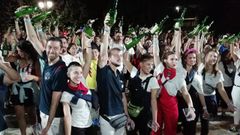 Azuqueca logra r�cord de escanciado simult�neo de sidra fuera de Asturias